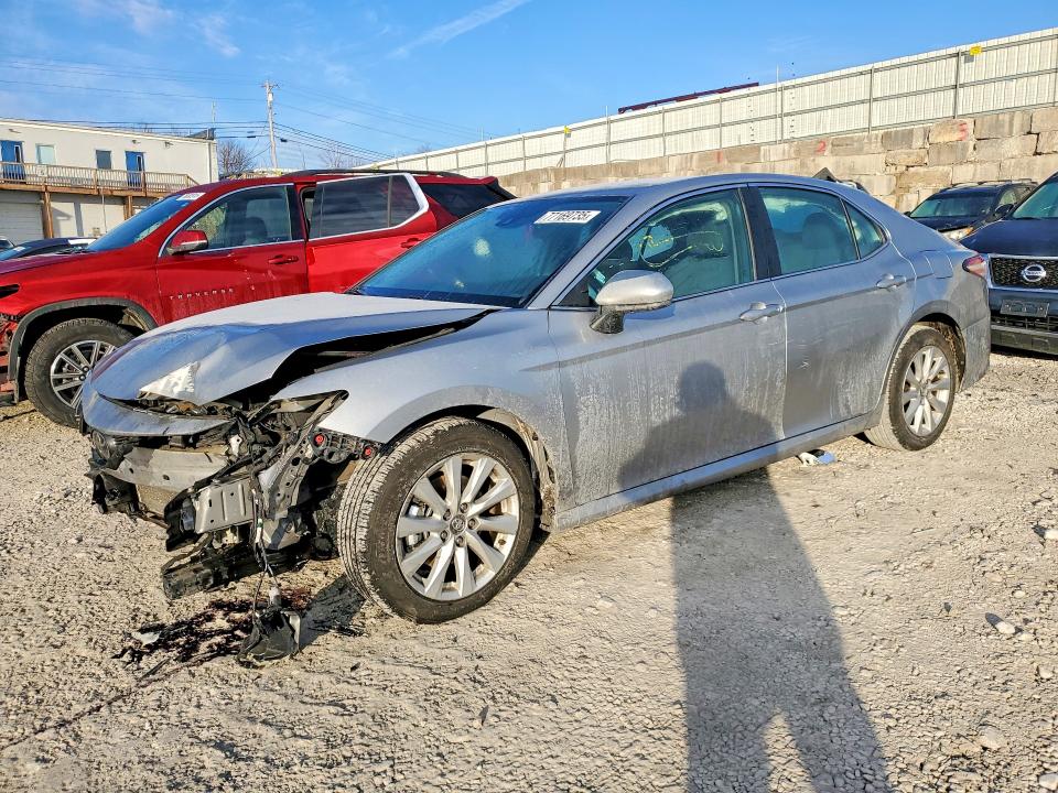 2019 TOYOTA CAMRY — VIN 4T1B11HK7KU724504