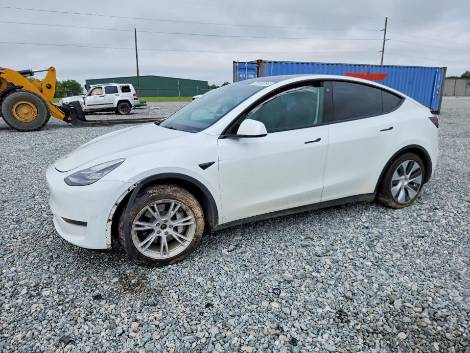 2022 TESLA MODEL Y — VIN 7SAYGDEE3NF435102