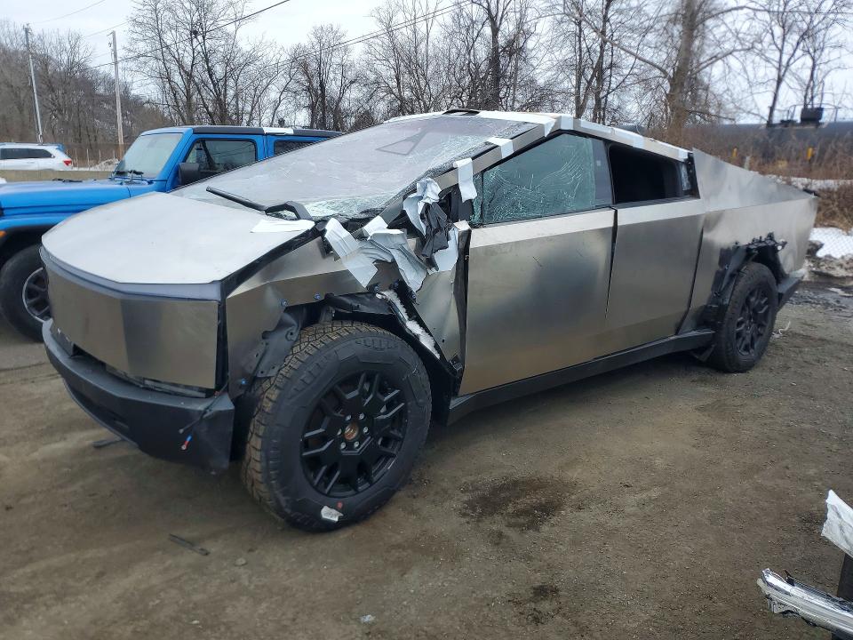 2025 TESLA CYBERTRUCK — VIN 7G2CEHEE5SA077074