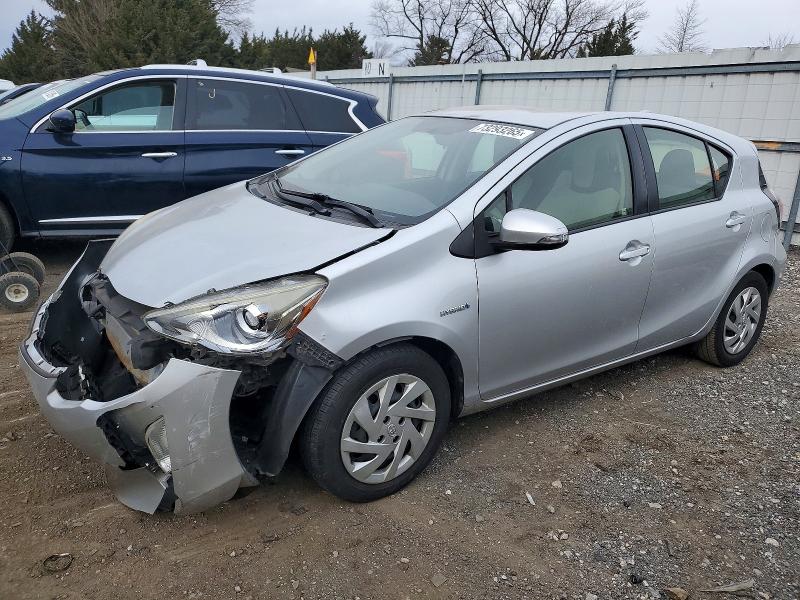 2015 TOYOTA PRIUS C — VIN JTDKDTB33F1580028