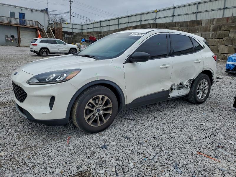 2022 FORD ESCAPE SE — VIN 1FMCU0G69NUB09290