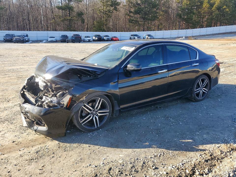 2017 HONDA ACCORD — VIN 1HGCR3F95HA040639