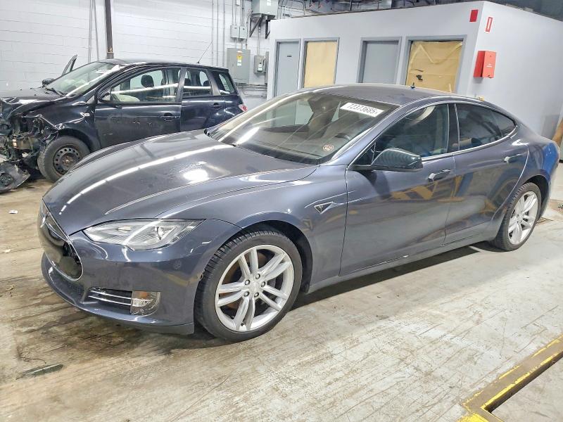 2015 TESLA MODEL S 85 — VIN 5YJSA1H27FFP77495