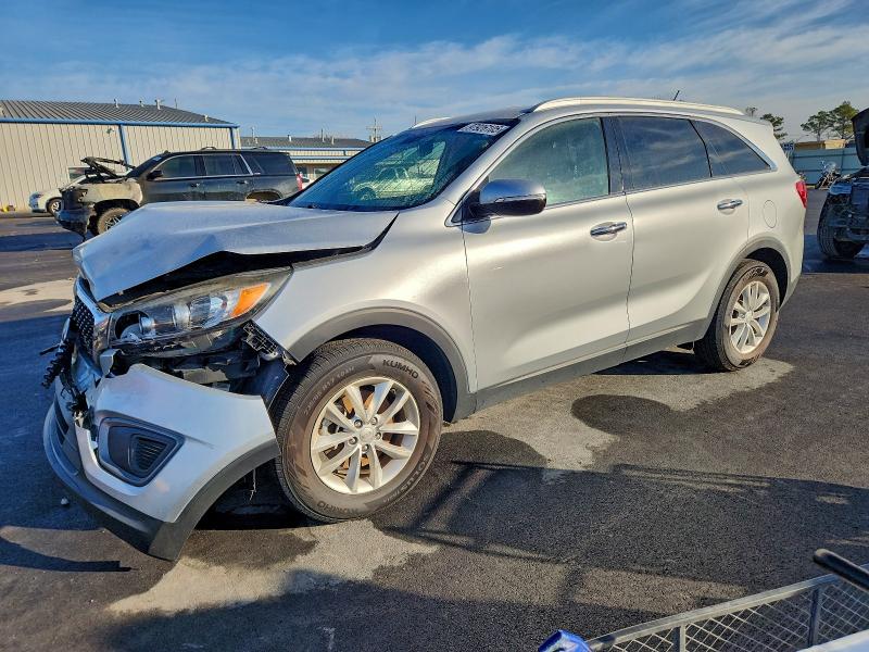 2016 KIA SORENTO LX — VIN 5XYPG4A34GG168626