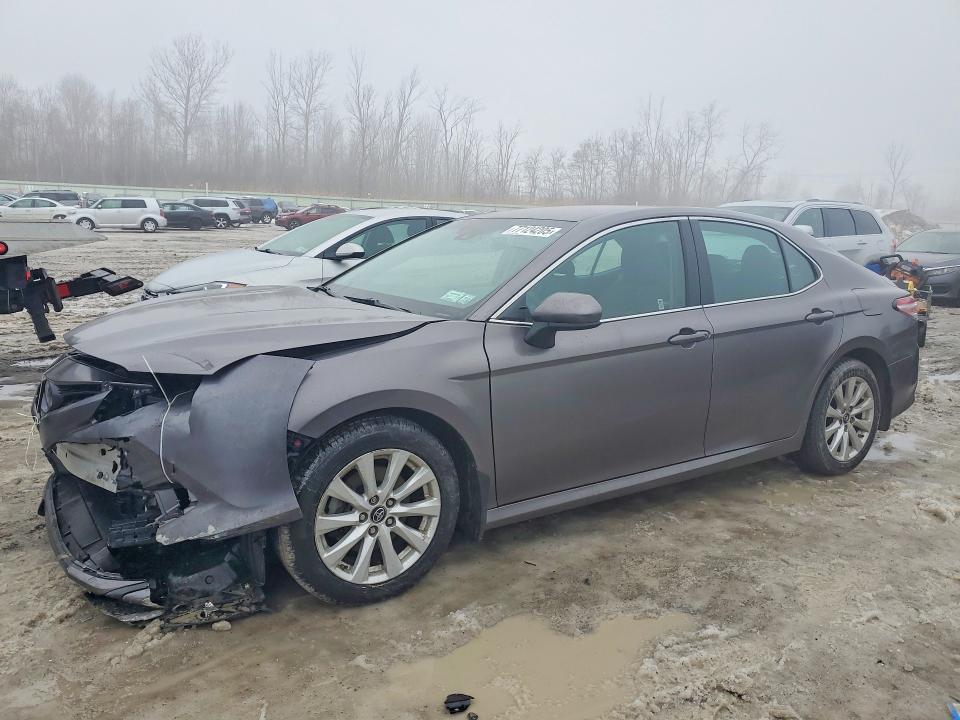 2018 TOYOTA CAMRY — VIN 4T1B11HK2JU141692