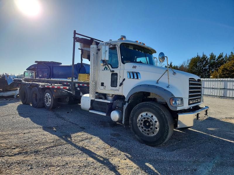 2015 MACK 700 GU700 — VIN 1M2AX04C5FM021508