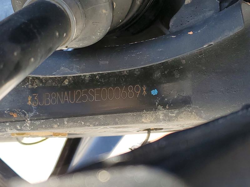 3JB8NAU25SE000689