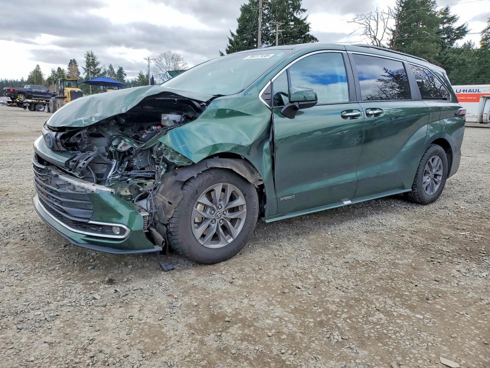 2021 TOYOTA SIENNA — VIN 5TDJRKEC0MS066379
