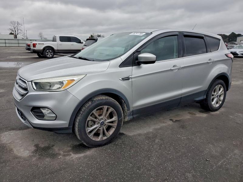 2017 FORD ESCAPE SE — VIN 1FMCU0G95HUC52297