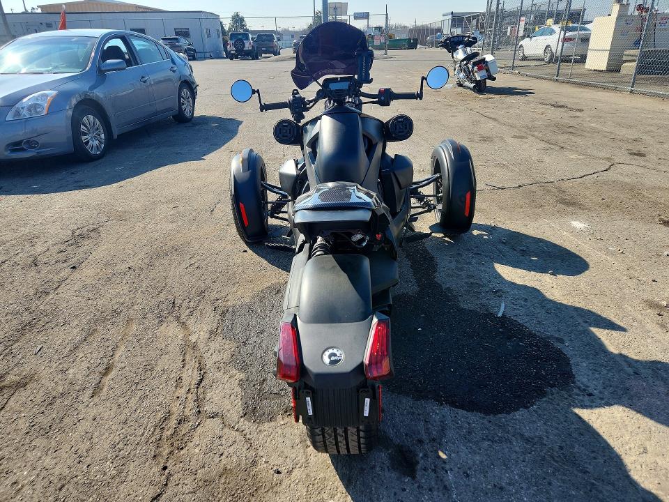 3JB2JEG24PJ003666