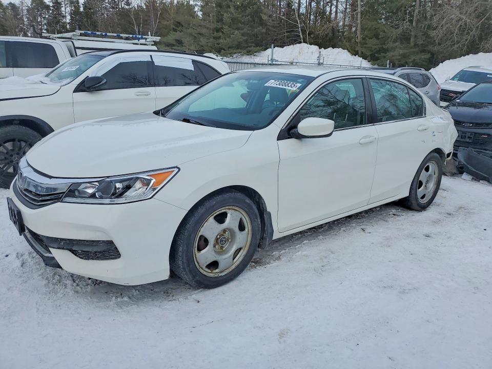 2017 HONDA ACCORD — VIN 1HGCR2F31HA810521