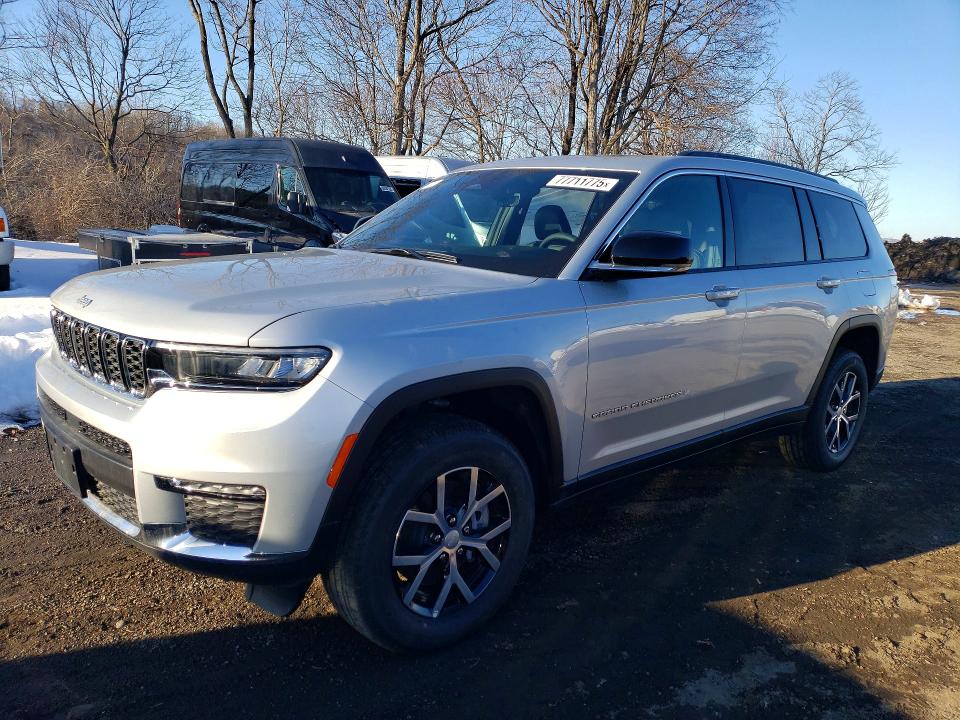2025 JEEP GRAND CHEROKEE — VIN 1C4RJKBG3S8701338