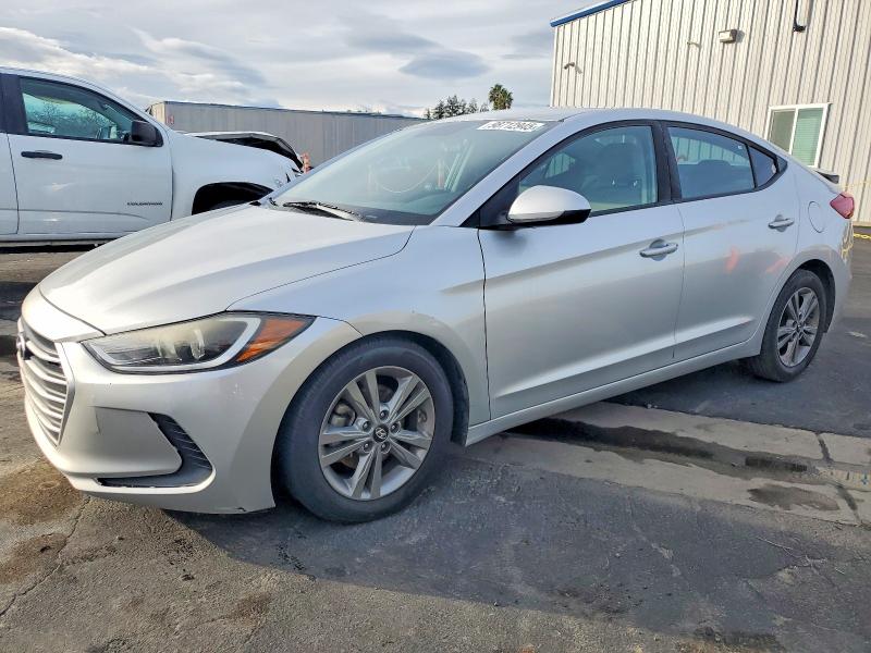 2018 HYUNDAI ELANTRA SE — VIN 5NPD84LF2JH296211
