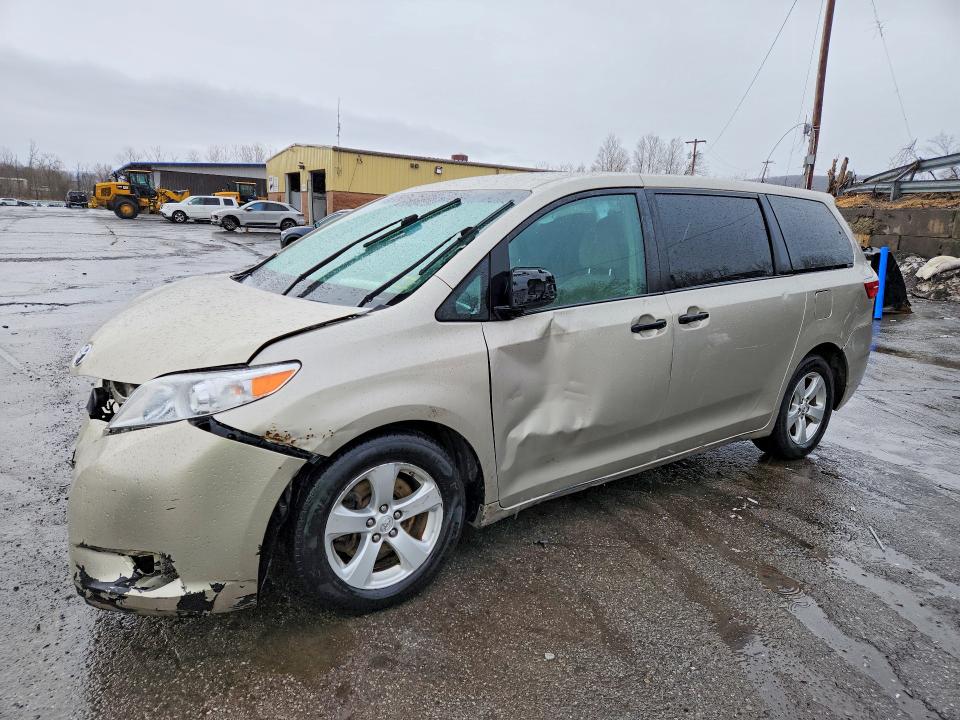 2015 TOYOTA SIENNA — VIN 5TDZK3DC3FS599747