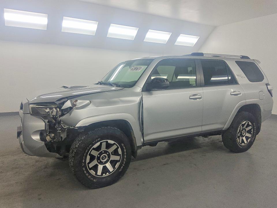 2018 TOYOTA 4RUNNER — VIN JTEBU5JR1J5596209
