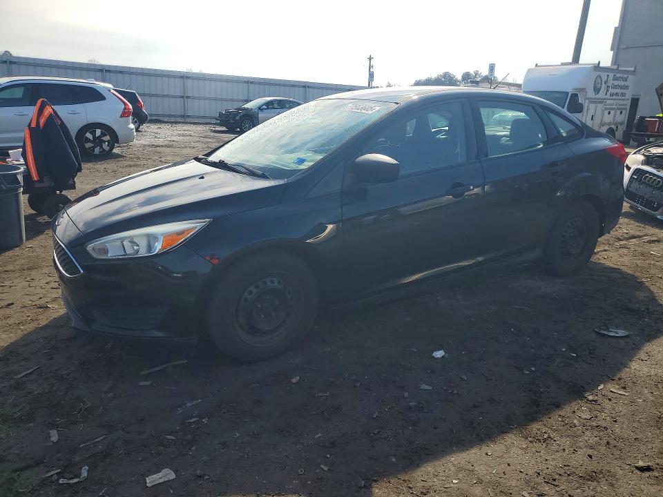 2015 FORD FOCUS — VIN 1FADP3E21FL209401