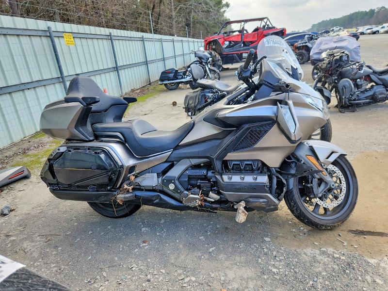 2018 HONDA GL1800 — VIN JH2SC7942JK000304