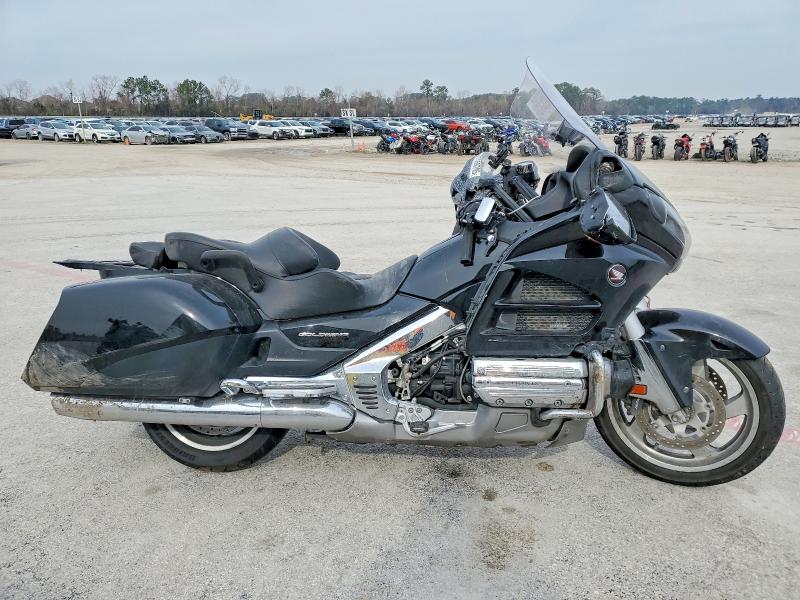 2015 HONDA GL1800 — VIN JH2SC68N2FK100303