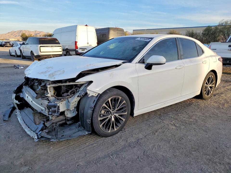 2018 TOYOTA CAMRY — VIN 4T1B11HK7JU106923