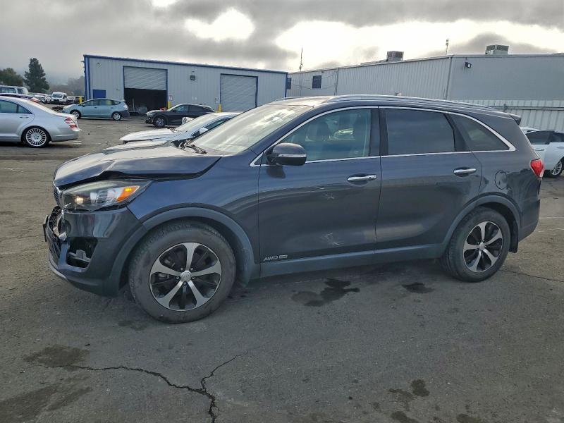 2016 KIA SORENTO EX — VIN 5XYPHDA53GG105077