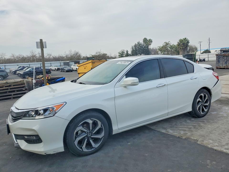 2017 HONDA ACCORD — VIN 1HGCR2F8XHA109102
