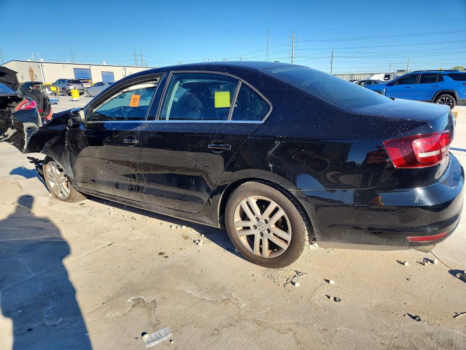 3VW2B7AJ0HM329077