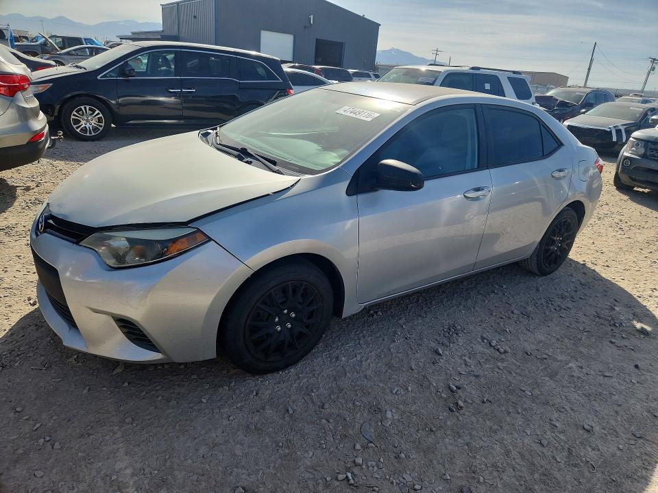 2015 TOYOTA COROLLA — VIN 5YFBURHE4FP247389