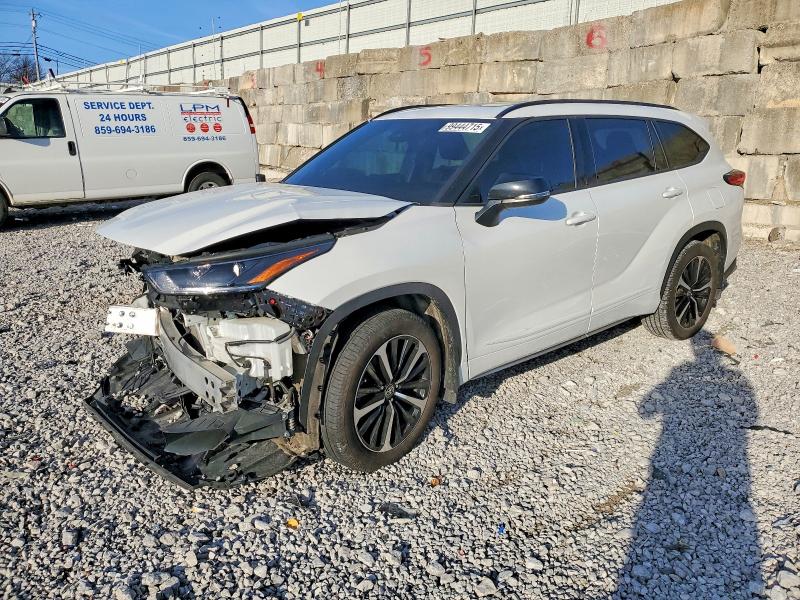 2022 TOYOTA HIGHLANDER — VIN 5TDJZRBH5NS203455