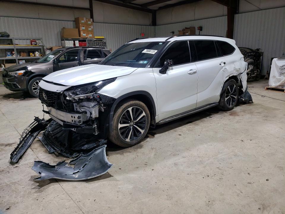 2022 TOYOTA HIGHLANDER — VIN 5TDJZRBH8NS164974