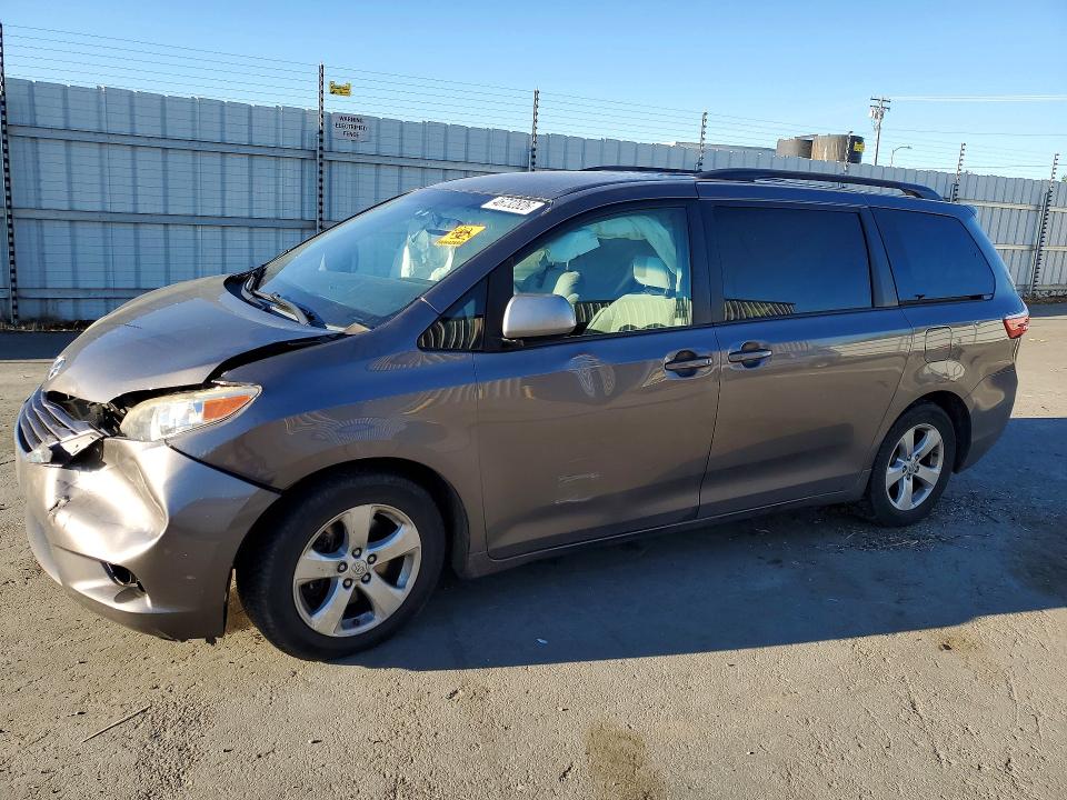 2015 TOYOTA SIENNA — VIN 5TDKK3DC5FS619076