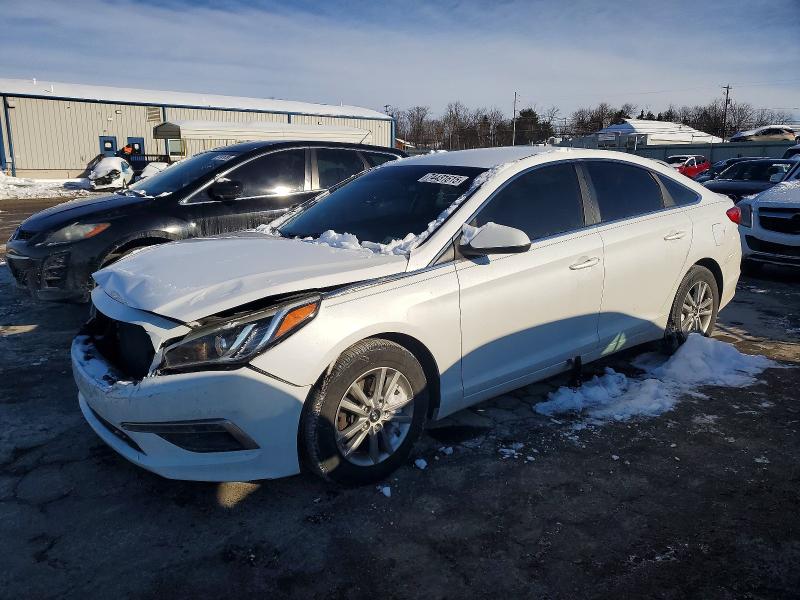 2015 HYUNDAI SONATA SE — VIN 5NPE24AF3FH215149