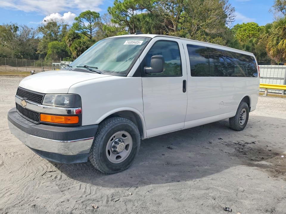 2017 CHEVROLET EXPRESS G3500 — VIN 1GAZGPFG5H1195995