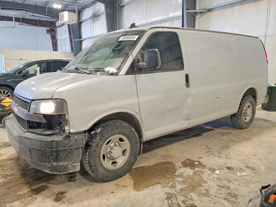 2018 CHEVROLET EXPRESS G2500 — VIN 1GCWGAFG1J1338549