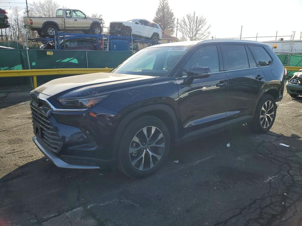2025 TOYOTA GRAND HIGHLANDER — VIN 5TDADAB56SS013830