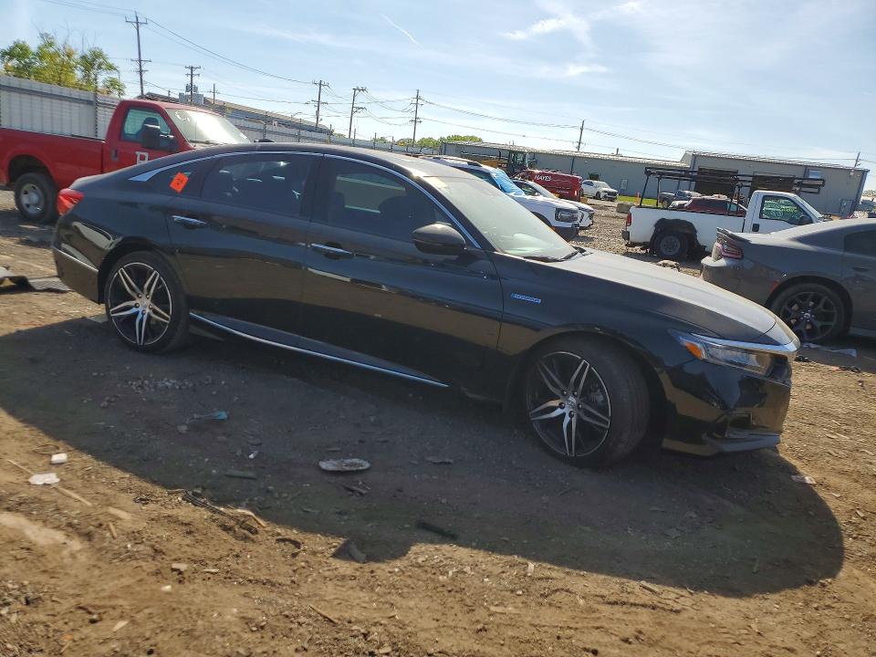 1HGCV3F95MA010806