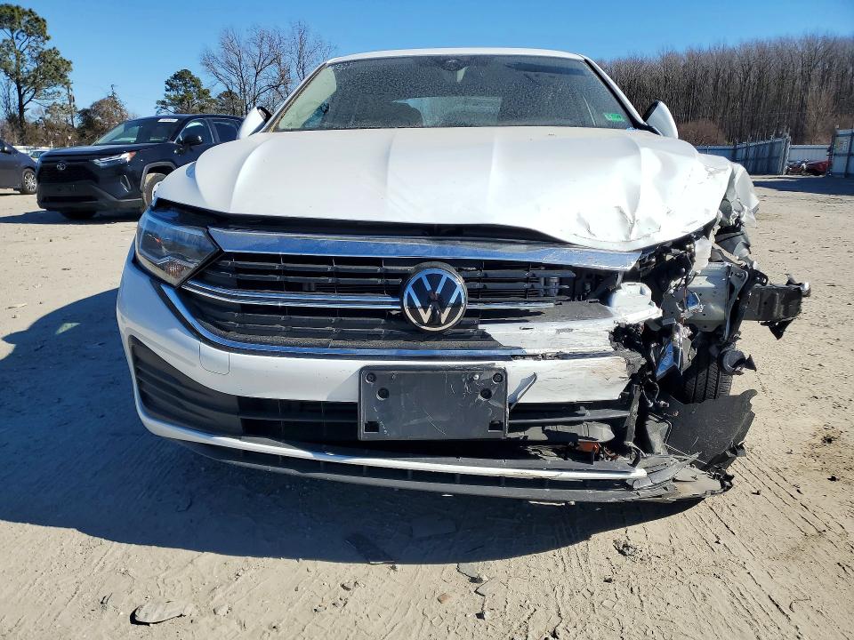 3VW5M7BU8RM100664