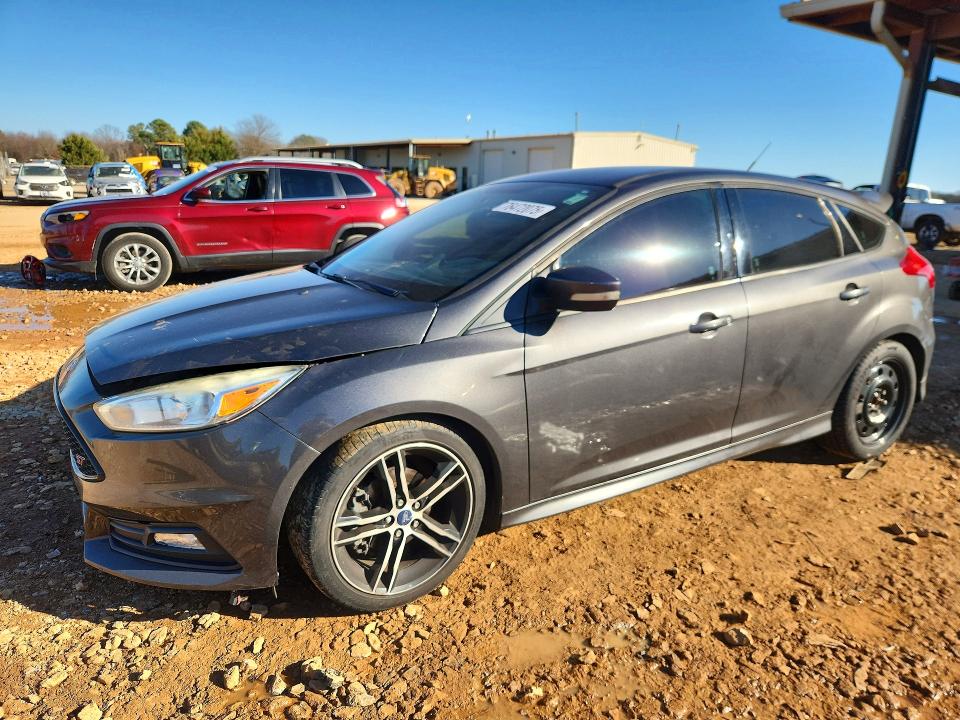 2015 FORD FOCUS — VIN 1FADP3L94FL324736