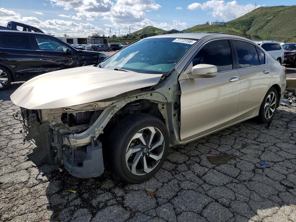 2016 HONDA ACCORD — VIN 1HGCR2F83GA053521
