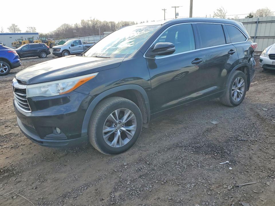 2015 TOYOTA HIGHLANDER — VIN 5TDJKRFH8FS202929