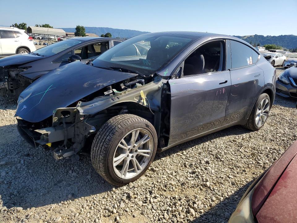 2022 TESLA MODEL Y — VIN 7SAYGDEE9NF561190