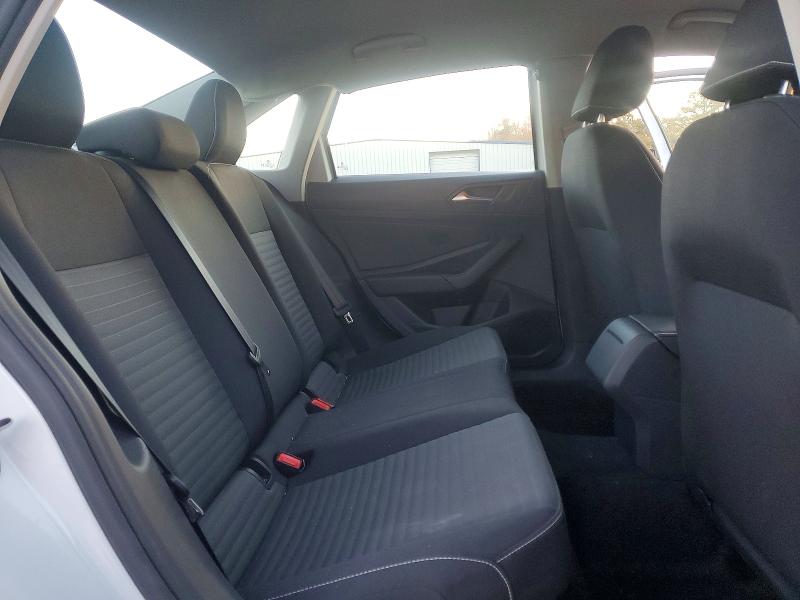 3VW5M7BU8RM100664