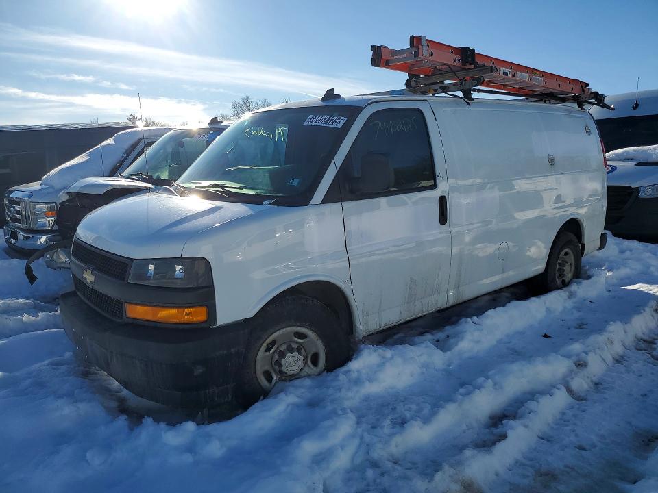 2018 CHEVROLET EXPRESS G2500 — VIN 1GCWGAFG6J1189944