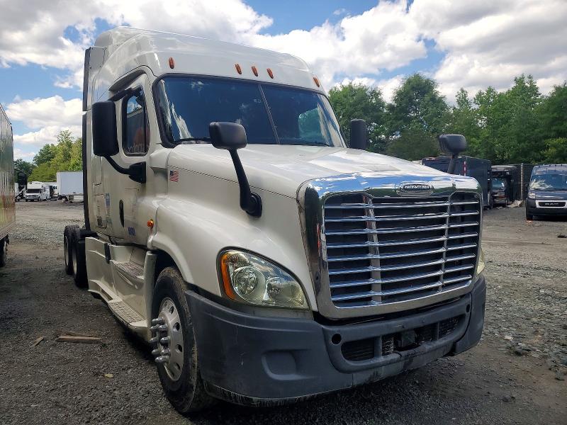 2015 FREIGHTLINER CASCADIA 125 — VIN 1FUJGLDV7FLGF3740