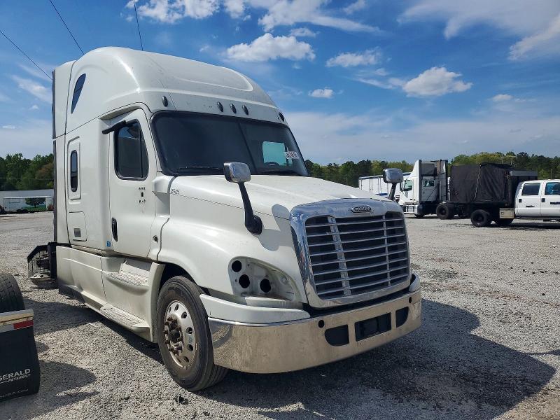 2017 FREIGHTLINER CASCADIA 125 — VIN 3AKGGLDR0HSHY8552
