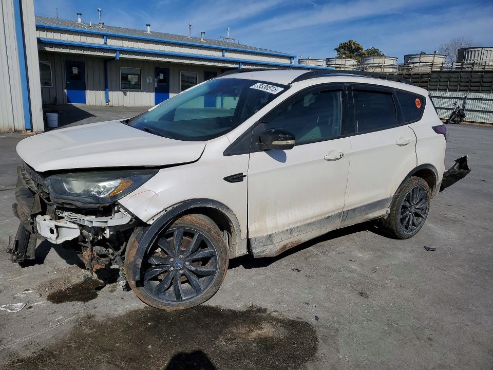 2017 FORD ESCAPE — VIN 1FMCU0J92HUB21417