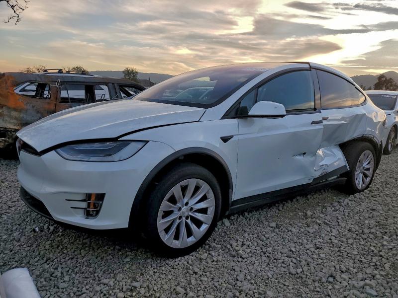 2019 TESLA MODEL X — VIN 5YJXCDE28KF207571