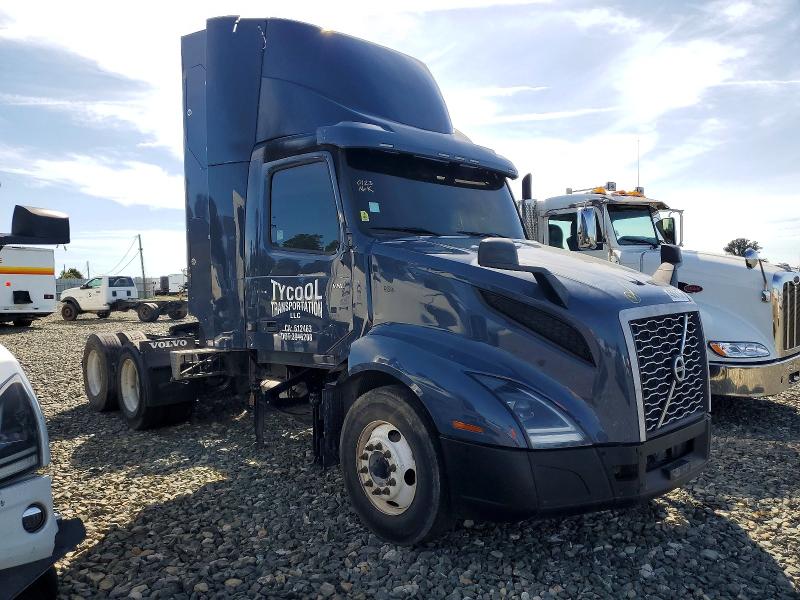 2022 VOLVO TRI AXLE — VIN 4V4NC9UG6NN312220