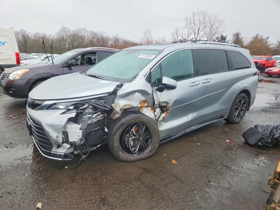 2025 TOYOTA SIENNA — VIN 5TDESKFC8SS211105