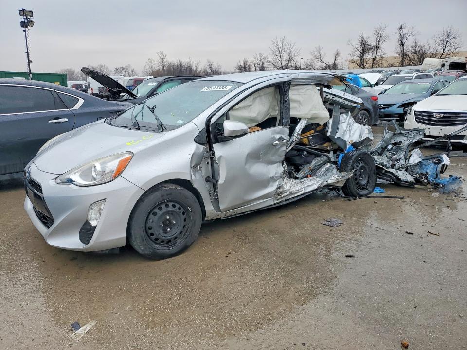2016 TOYOTA PRIUS C — VIN JTDKDTB37G1131307
