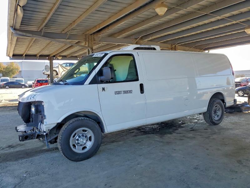 2017 CHEVROLET EXPRESS G2500 — VIN 1GCWGBFG2H1349138